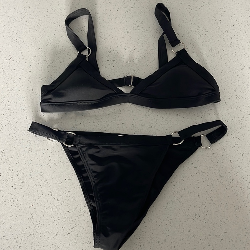 Black bikini